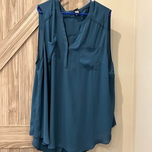 Good used condition, no rips tears size 4 torrid sleeveless tunic